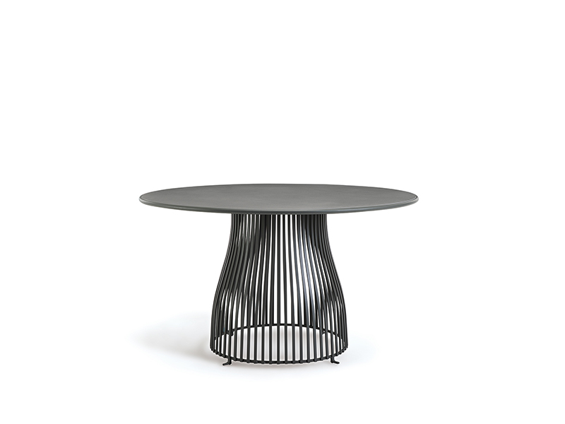 Round dining table Ø130