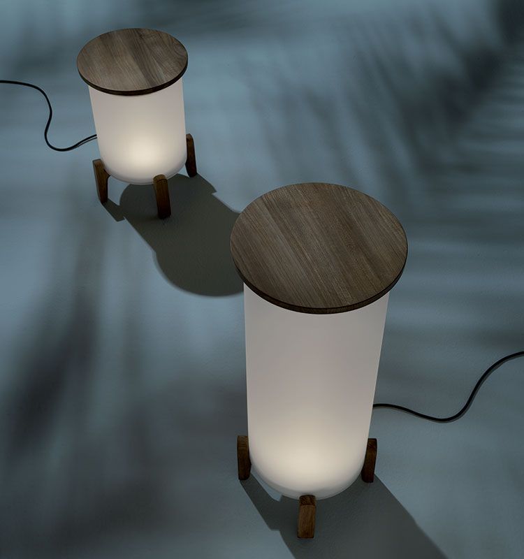 Verwarren kousen knecht XL Table lamp in teak and plexiglass | Ethimo