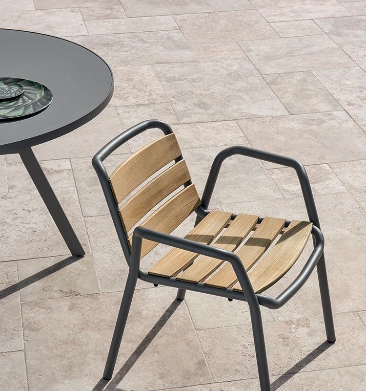 Stitch fauteuil in teck naturel et métal